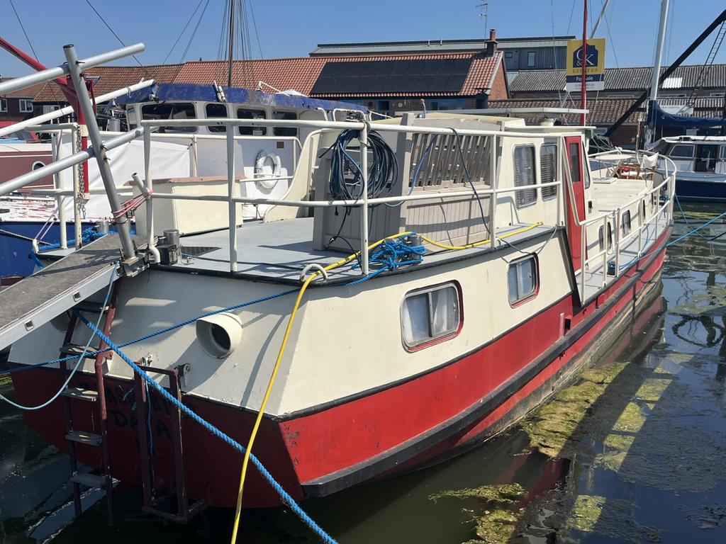 Ferry Quay, Woodbridge, IP12 2 bed houseboat for sale £105,000