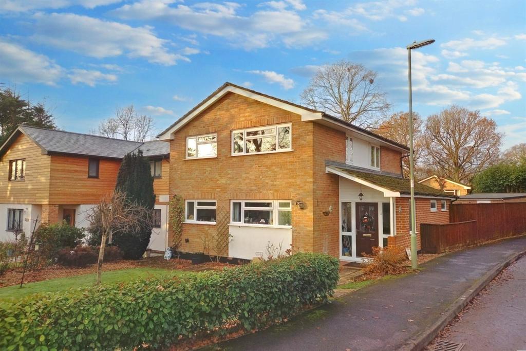 Colden Common 4 bed detached house for sale £585,000