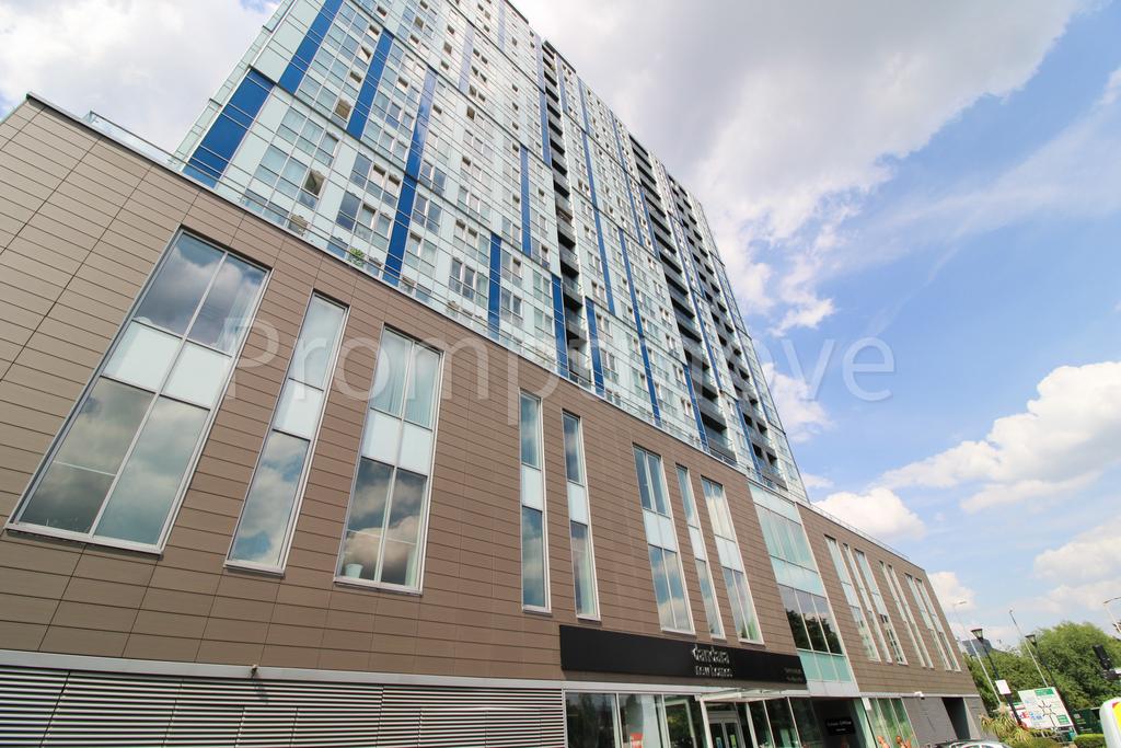 K D Tower, Cotteralls Hemel Hempstead HP1 1AZ 2 bed flat to rent £