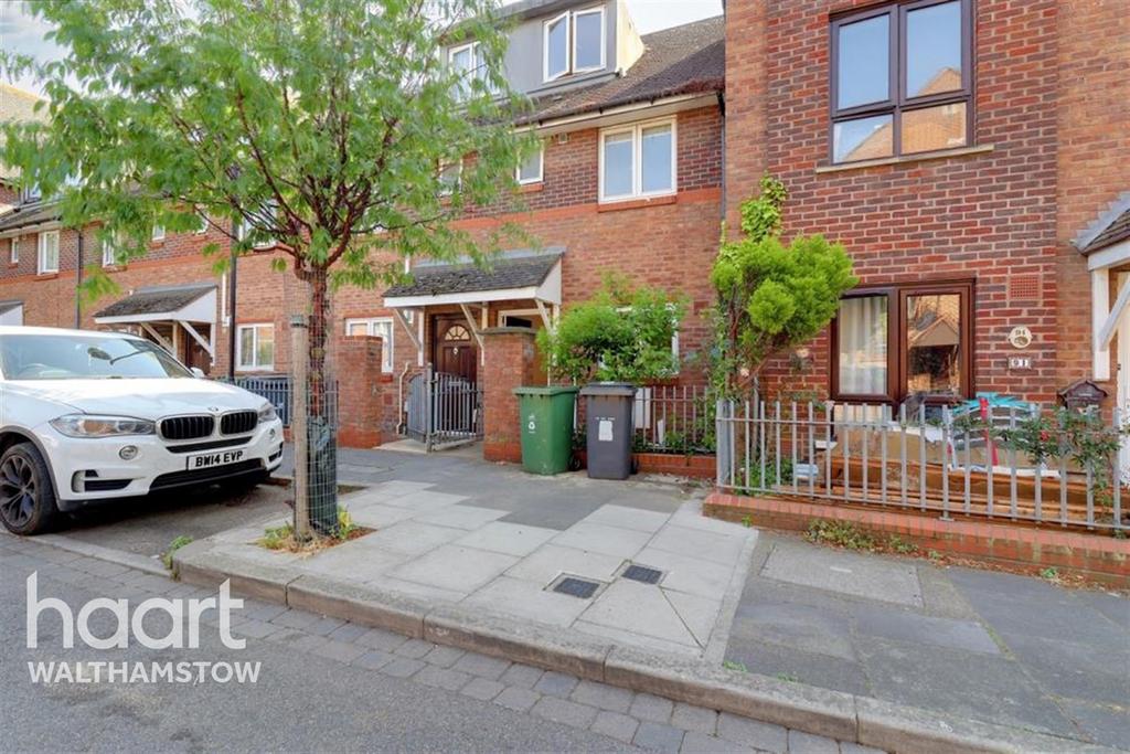 Ching Way, Chingford 4 bed detached house £2,200 pcm (£508 pw)