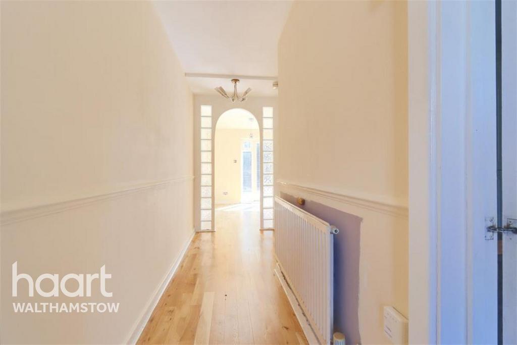 Ching Way, Chingford 4 bed detached house £2,200 pcm (£508 pw)