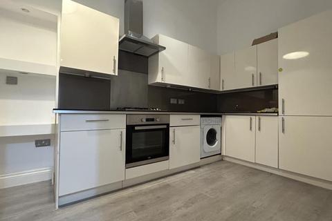 3 bedroom apartment to rent, Crescent Road, Crouch End, N8