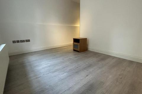3 bedroom apartment to rent, Crescent Road, Crouch End, N8