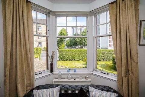 44 Calside, Paisley, PA2 6DE