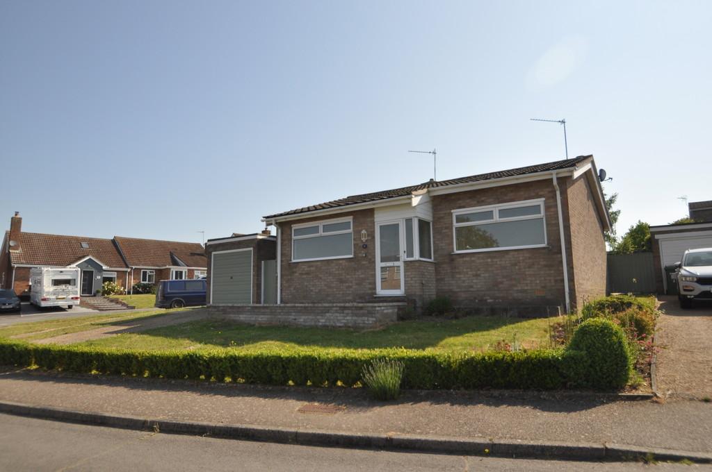 Fenn Close, Halesworth 2 bed detached bungalow for sale £320,000