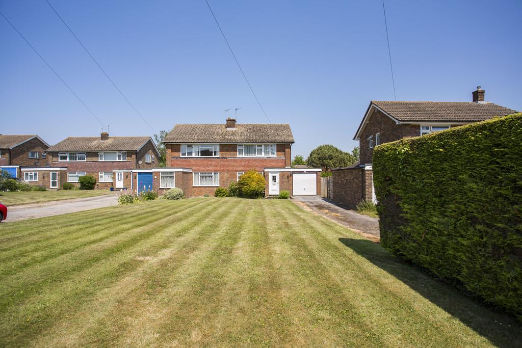 Springfield Close, Crowborough 3 bed semidetached house for sale £