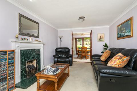 6 Roydon Close, Winchester, SO22 4PY