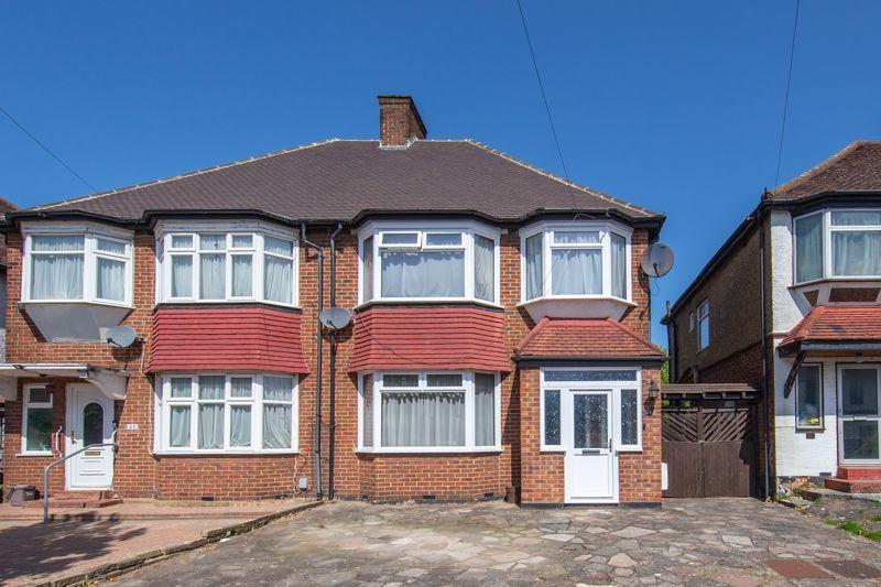 Fernhurst Gardens, Edgware 3 bed semidetached house for sale £620,000