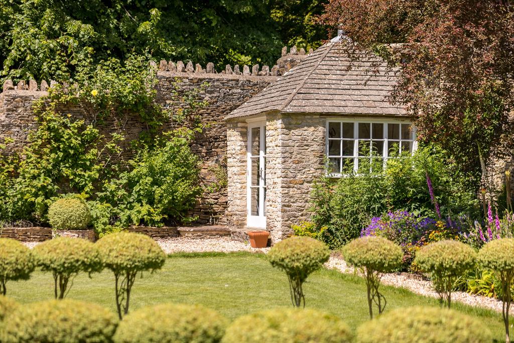 Chipping Croft, Tetbury, GL8 8 DQ, for sale with...