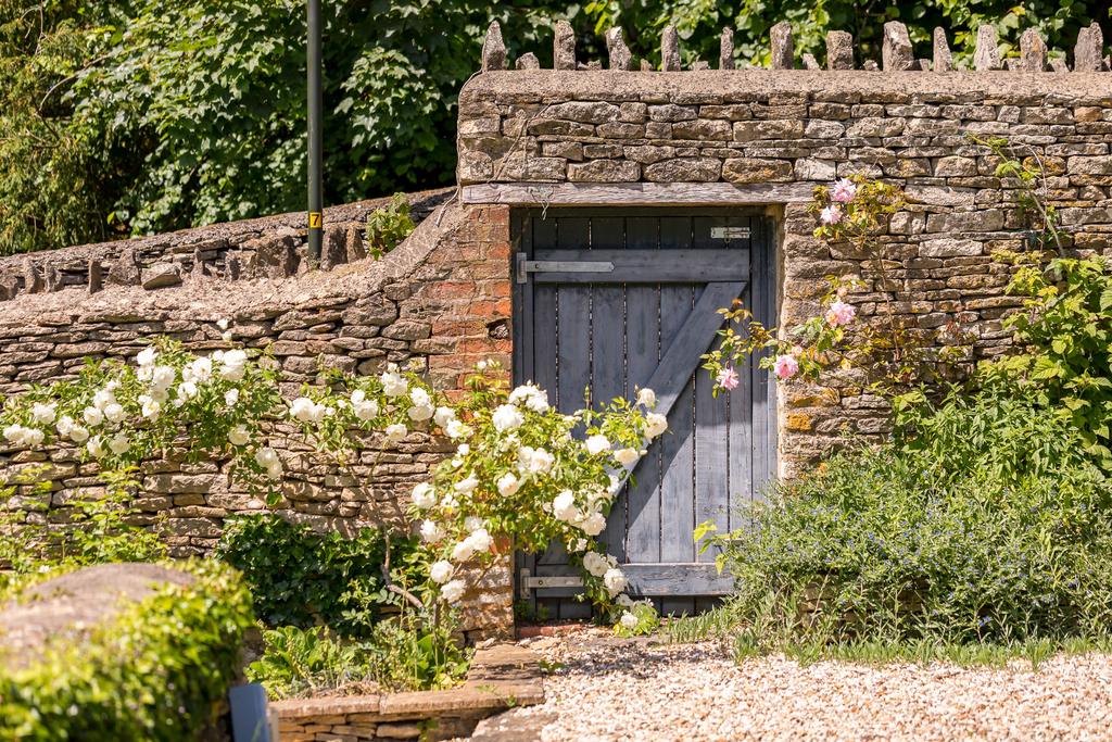 Chipping Croft, Tetbury, GL8 8 DQ, for sale with...