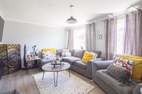 84 Barnets, Greenmeadow, Cwmbran, NP44 4UZ