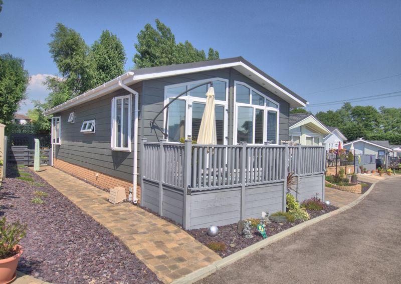 Southwick Road, Fareham PO17 2 bed park home for sale £290,000