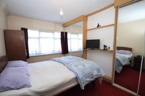 74 Bourne View, Greenford, UB6 7QT