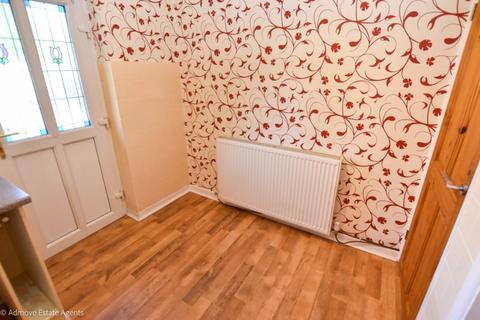 2 bedroom semi-detached house to rent, Queens Road, Bredbury, Stockport, SK6.