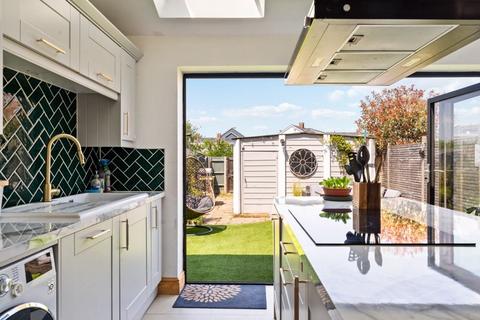 120 Buckland Way, Worcester Park, KT4 8NP