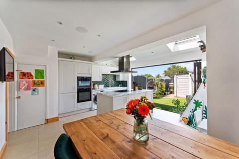 120 Buckland Way, Worcester Park, KT4 8NP