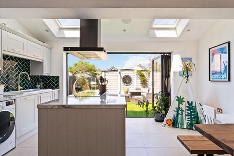 120 Buckland Way, Worcester Park, KT4 8NP