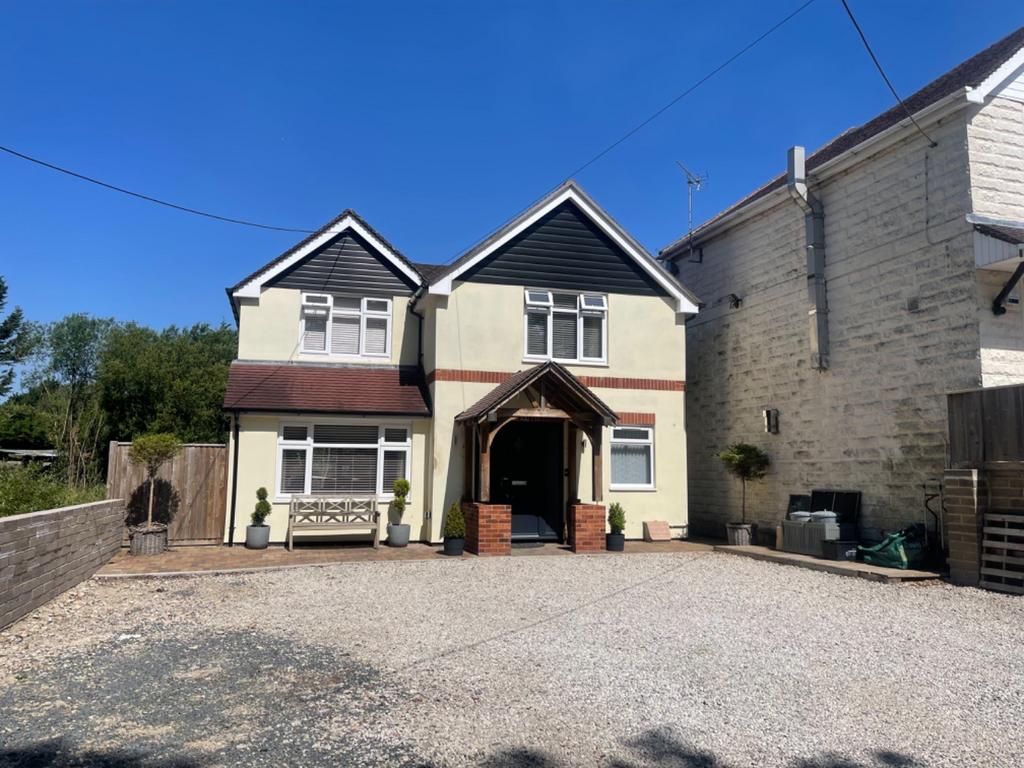 Blackfield Road, Fawley, Southampton... 3 bed detached house £425,000