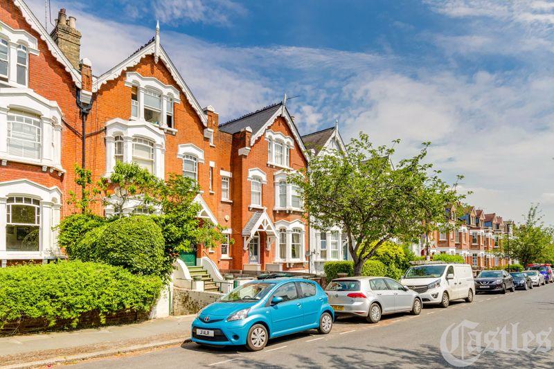 Cecile Park, N8 4 bed apartment for sale £950,000