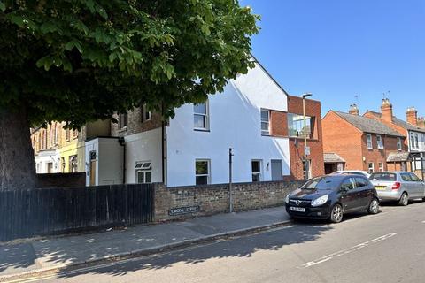 2 bedroom apartment to rent, Cross Street, Oxford