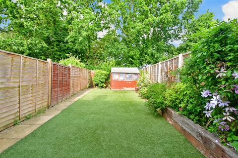 20 Broadview Close, Kingsnorth, Ashford, TN25 7AQ