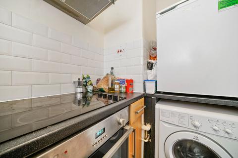 Studio to rent, Abbey House, Abbey Road, London NW8
