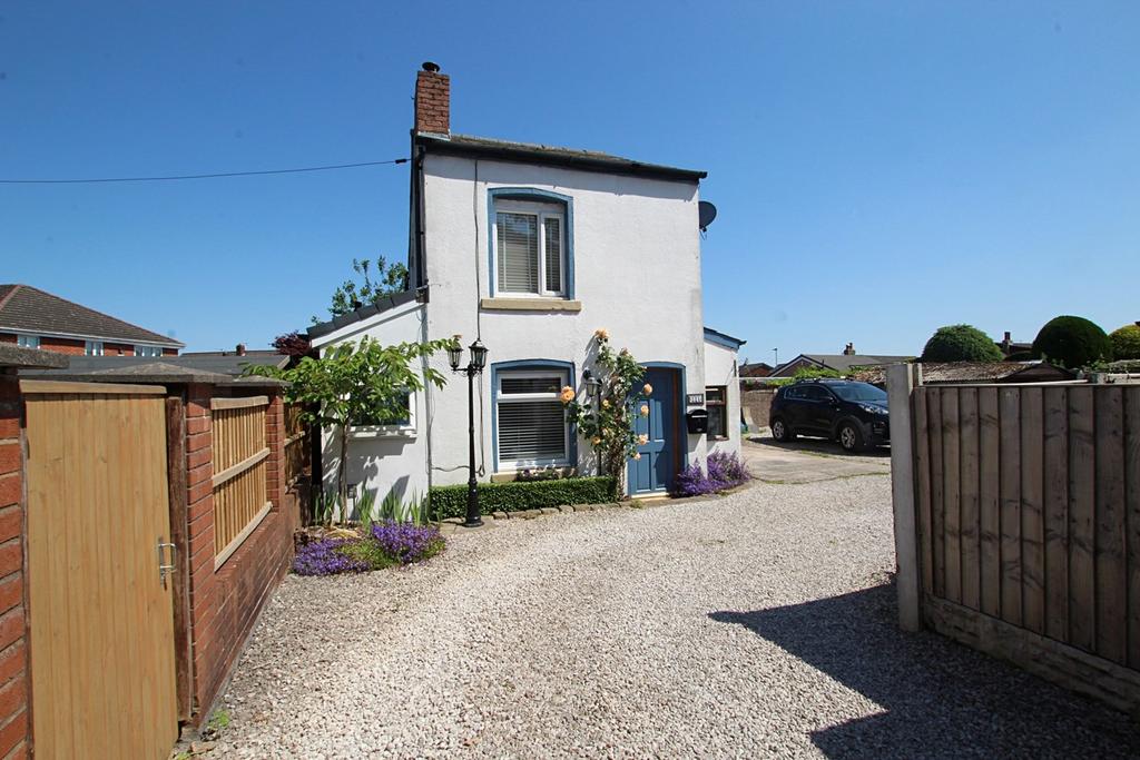 Edge Green Lane, Golborne, Warrington, WA3 2 bed detached house for