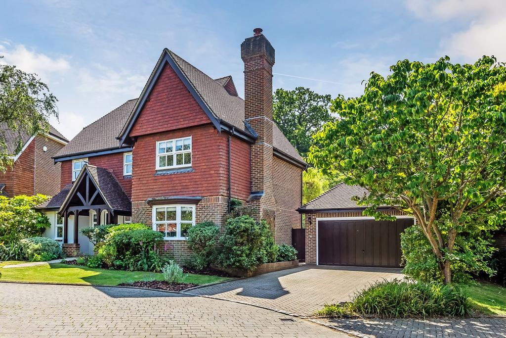 Goodwin Close, Edenbridge, TN8 4 bed detached house for sale £899,950