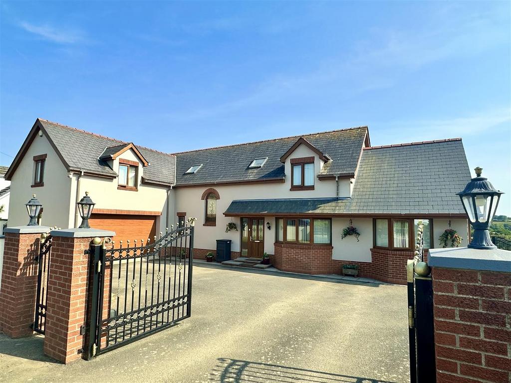 Hillcroft, Moorland Road, Freystrop, Haverfordwest 4 bed detached house