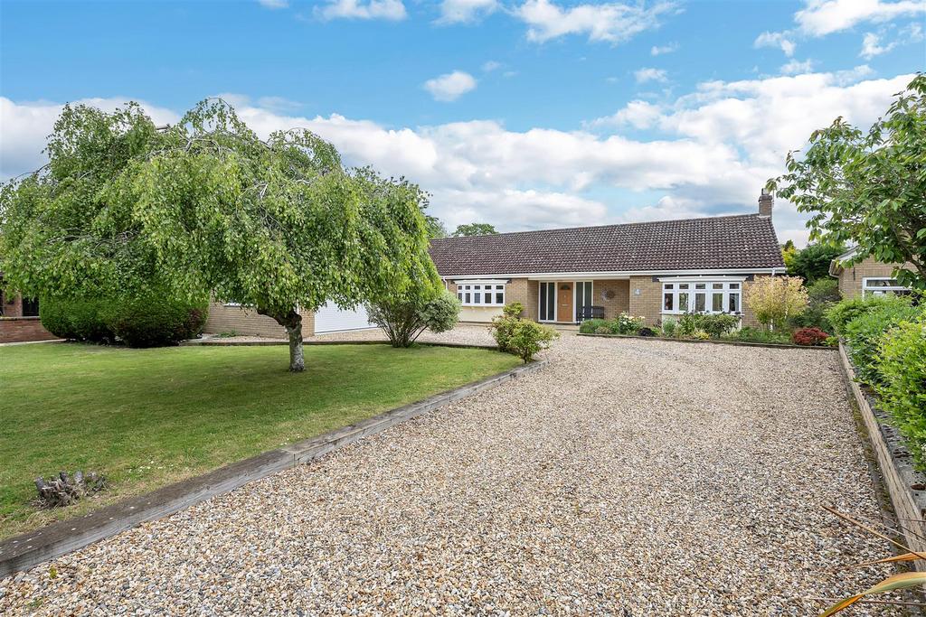 Earlsbrook, Bacton 4 bed detached bungalow for sale £500,000