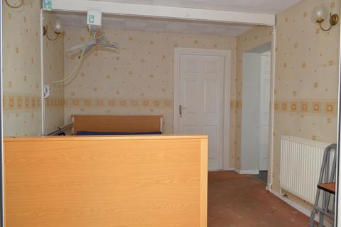 2 Fir Tree Avenue, Oldham, OL8 2SR