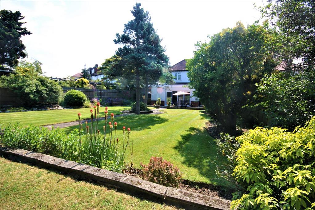 Forestdale, Southgate, N14 3 bed house for sale £1,300,000