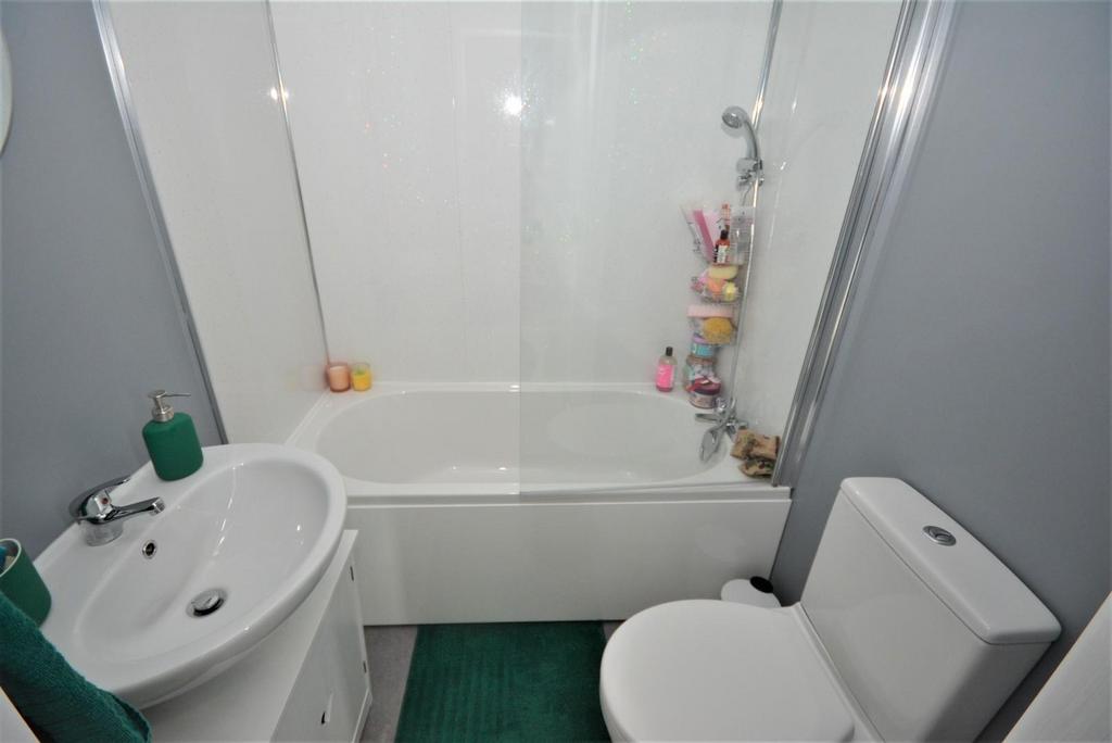 En suite to bed 2.JPG