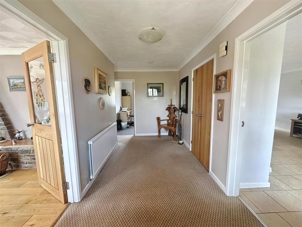 Llanteg, Narberth 3 bed property with land £465,000