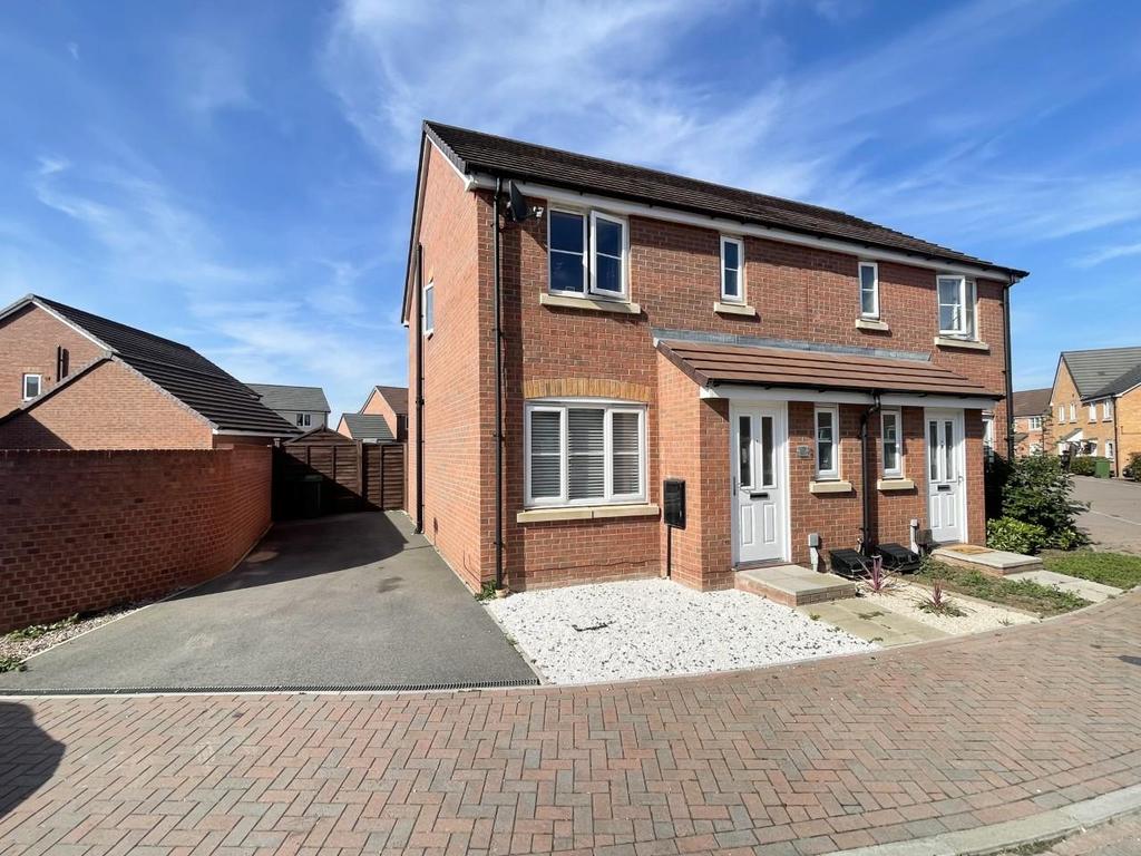 Whitefield Crescent, Longford... 3 bed semidetached house £270,000