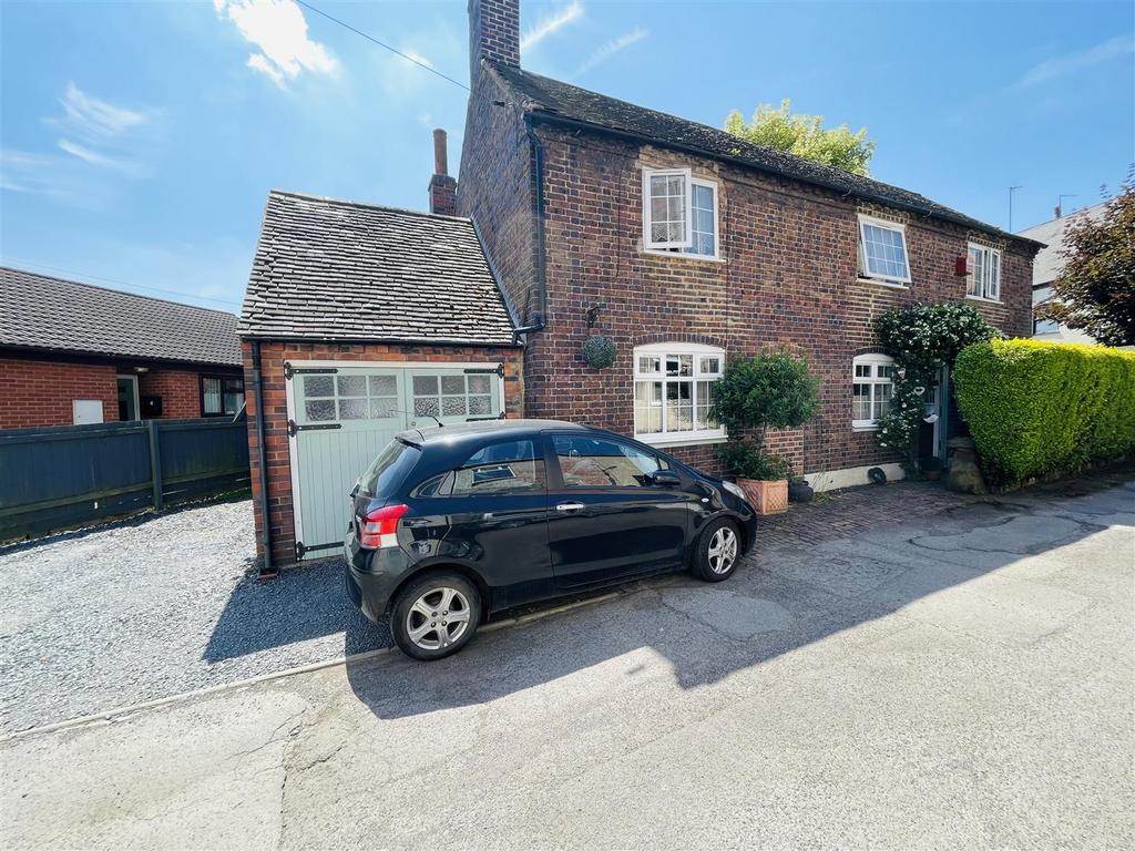 Alders Lane, Off Plough Hill Road, Nuneaton 3 bed cottage for sale £