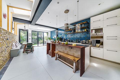 133 Bathurst Gardens, London, NW10 5JJ