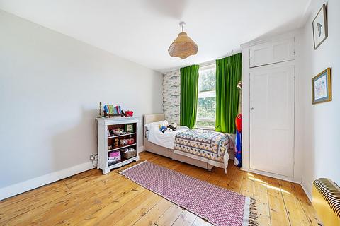 133 Bathurst Gardens, London, NW10 5JJ