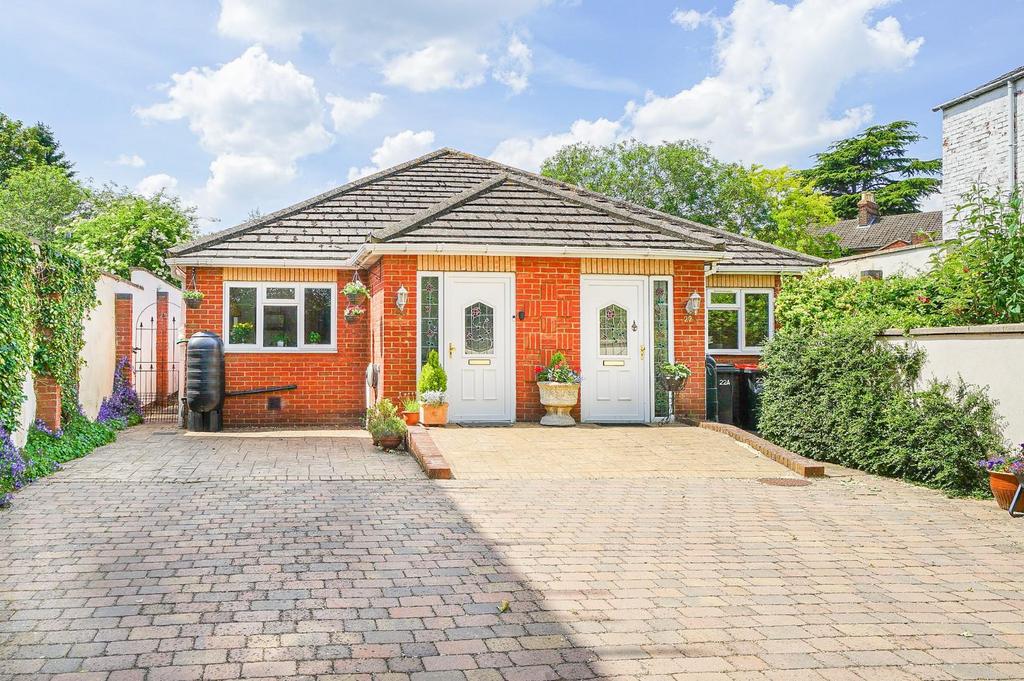 Mentmore Road, Linslade, Leighton Buzzard 2 bed semidetached bungalow