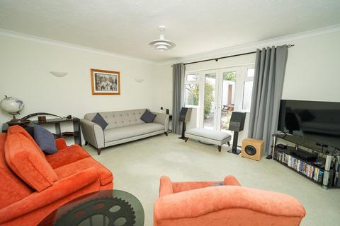 22b Mentmore Road, Leighton Buzzard, LU7 2NZ