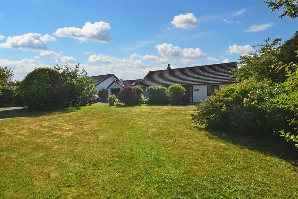 Lady Road, Blaenporth, Cardigan 2 bed detached bungalow for sale £275,000