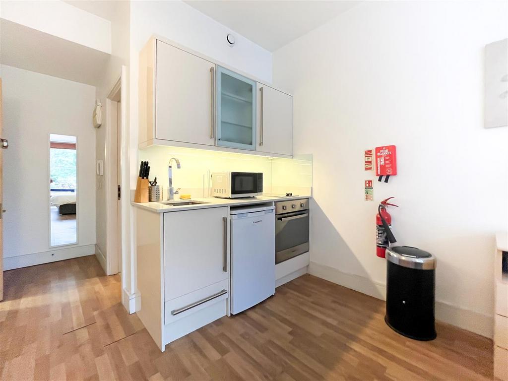 Kitchen area (1 of 1).jpg