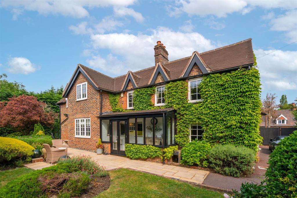 Reigate Road, Hookwood, Horley 4 bed detached house for sale £850,000