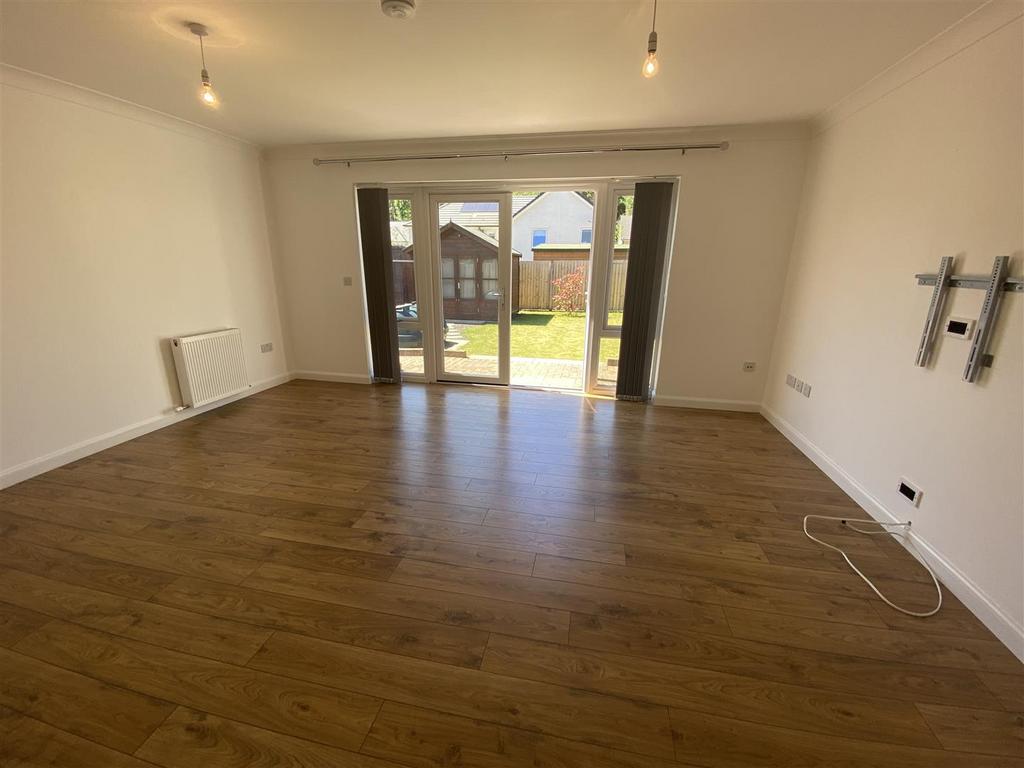 Eden Crescent, Glenfarg, Perth 2 bed house £1,000 pcm (£231 pw)