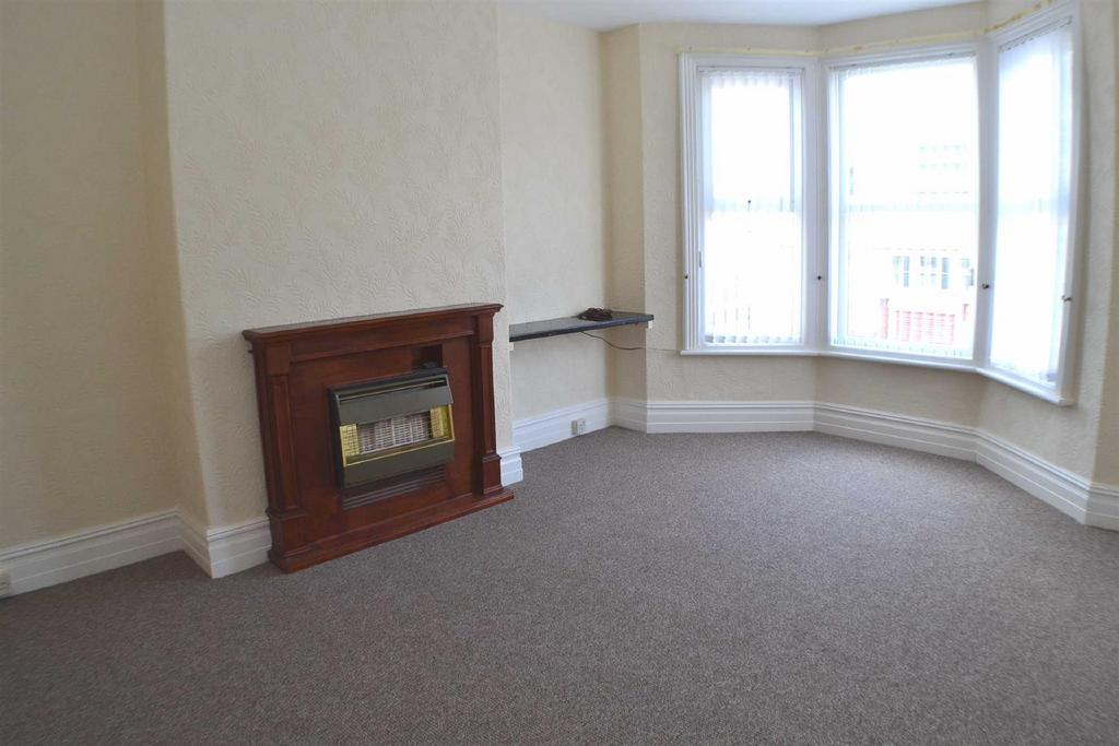 Victoria Terrace, Whitley Bay 4 bed apartment £750 pcm (£173 pw)