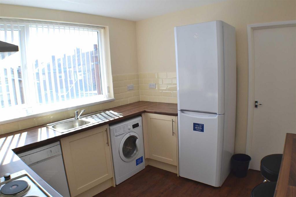 Victoria Terrace, Whitley Bay 4 bed apartment £750 pcm (£173 pw)