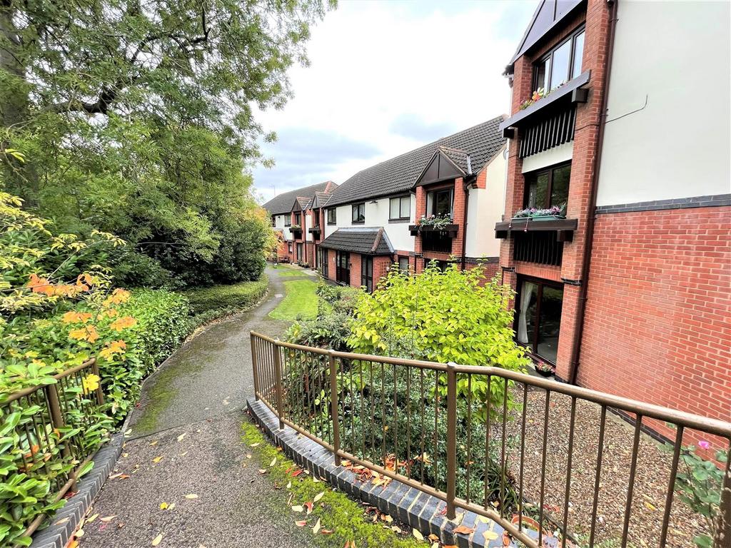 Byron Court, Fleckney, Leicestershire 2 bed retirement property £90,000
