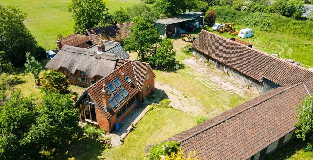 Romsey Road, Cadnam, Southampton, SO40 5 bed character property for