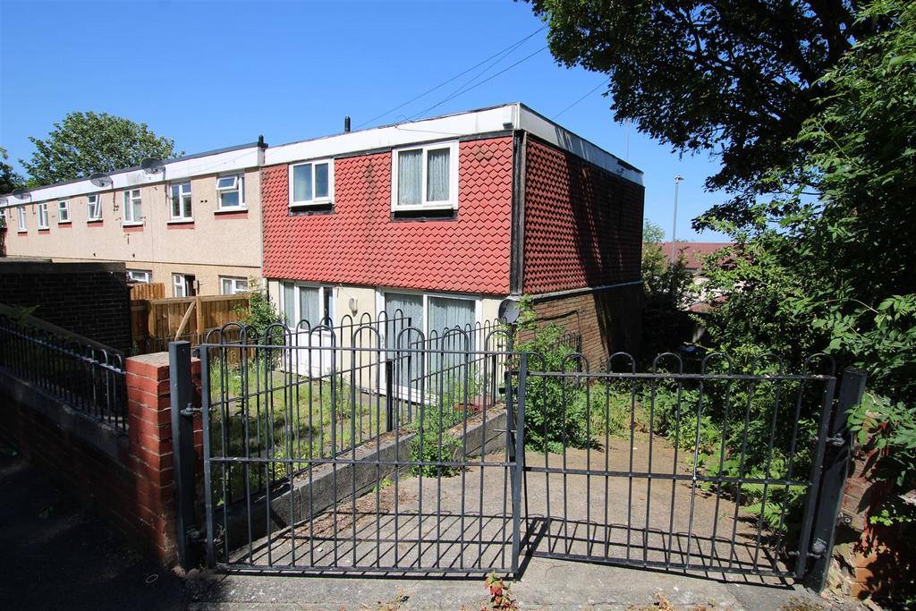 Stonecliffe Lawn, Old Farnley, Leeds 3 bed house £50,000