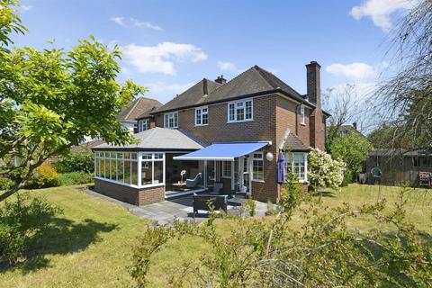 28 Dagden Road, Shalford, Guildford, GU4 8DD
